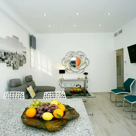 Monko Center, Garden & Pool O Торремолинос